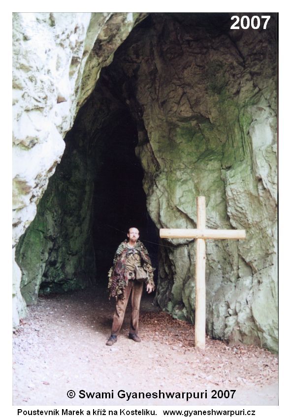 Kostelík, umístění kříže poustevníkem Markem v blízkosti zlé jeskyně Býčí skály